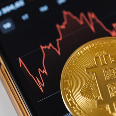 Bitcoin cae por debajo de $ 45,000