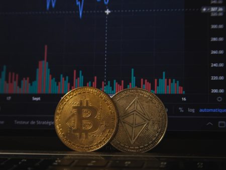 Bitcoin apunta a la cumbre de los 25.000, Ethereum también sube