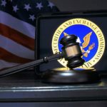 La SEC presenta cargos contra Binance SEC_hammer