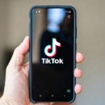 La Comisión Europea señala a TikTok por incorporar características adictivas en su aplicación móvil. La Comisión Europea señala a TikTok por incorporar características adictivas en su aplicación móvil.