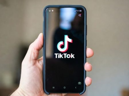 La Comisión Europea señala a TikTok por incorporar características adictivas en su aplicación móvil.